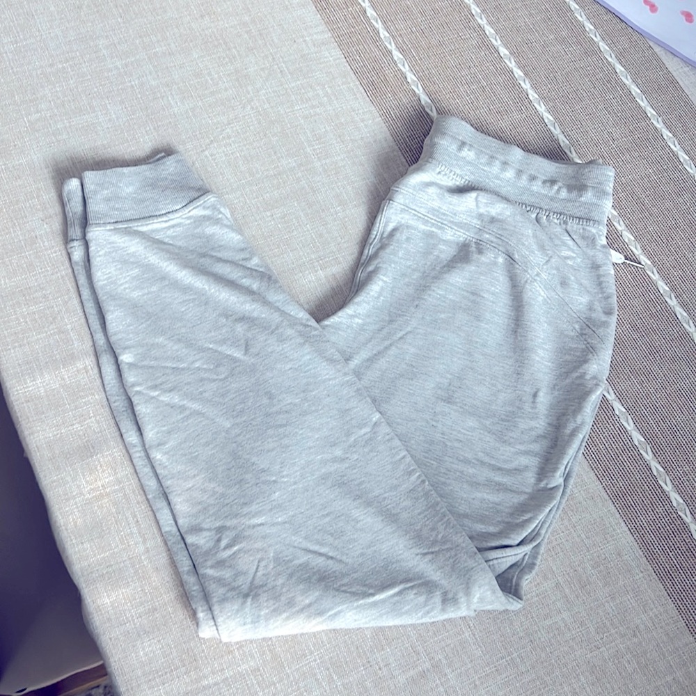 Lululemon Joggers light gray, pockets, size 6, extremely soft, buttery soft